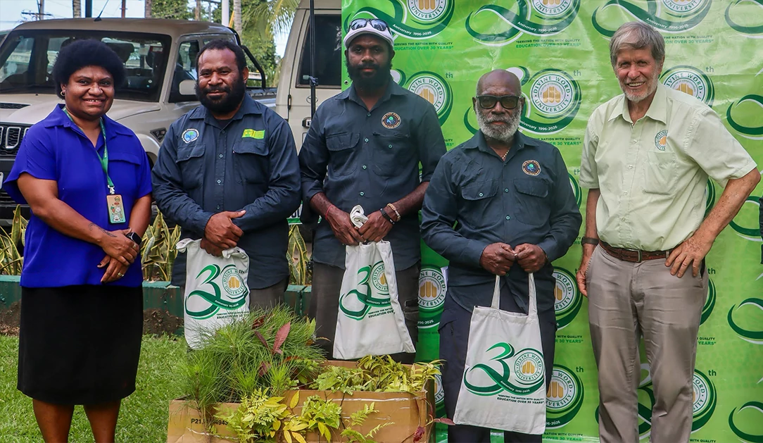 PNGFRI Donates 100 Tree Seedlings to DWU